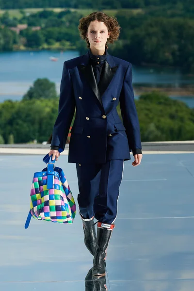 Look 32